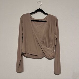 Old Navy Active CloudMotion 2X Wrap-Front Top Size XXL Beige Savanna 484456